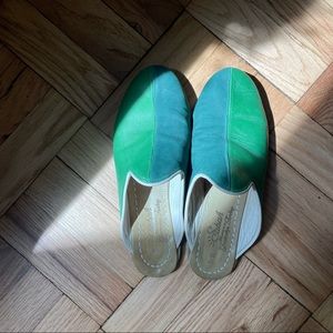 Sabah Baba shoe in two tone green.